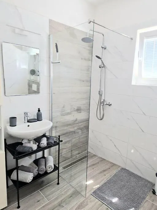 Apartman Marijana Pakostane Croatia